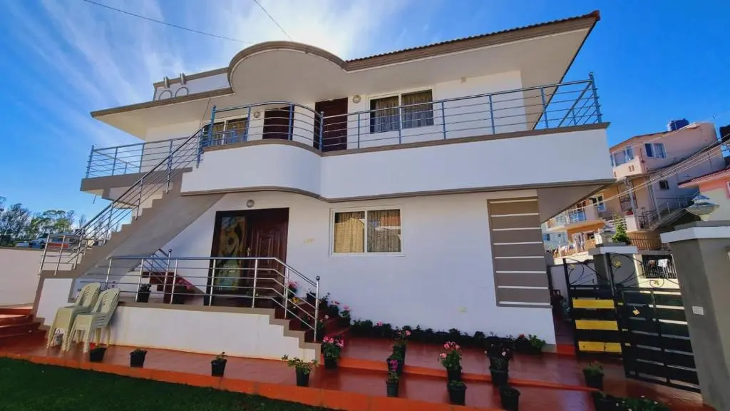 Ути: SAIBALA RESlDENCY - NEAR BOAT HOUSE