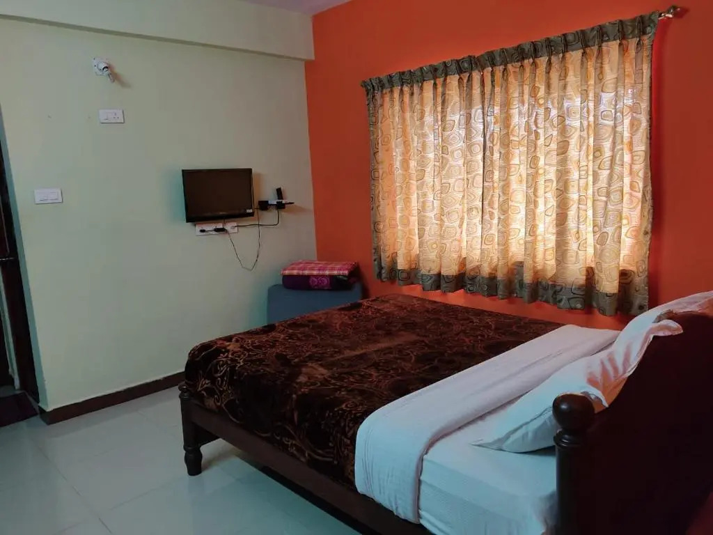 Ути: SAIBALA RESlDENCY - NEAR BOAT HOUSE