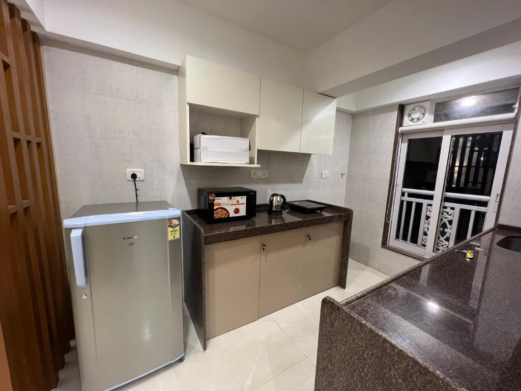 2BR Mumbai theme service apartment for staycation by FLORA STAYS — фото 4