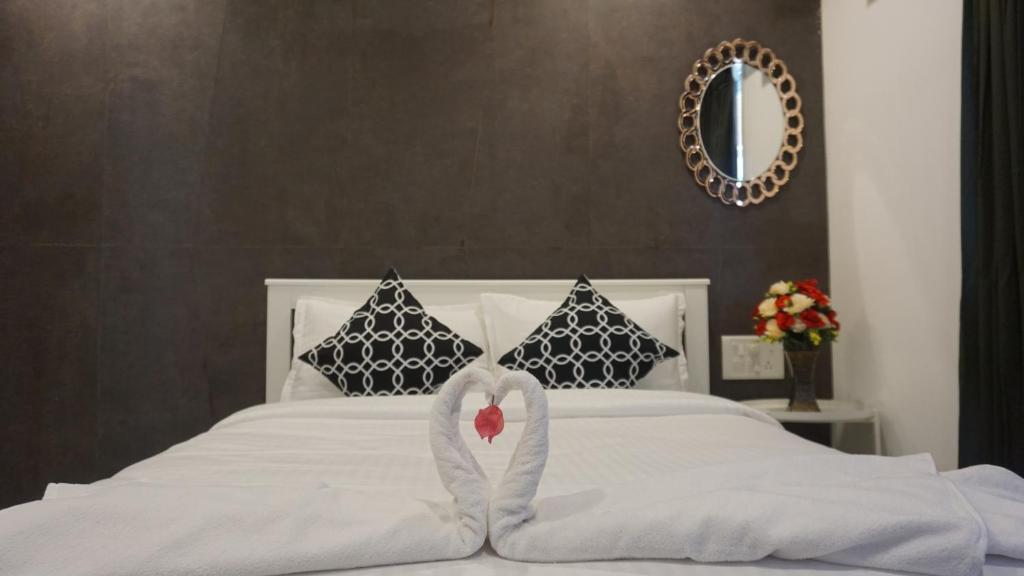 2BR Mumbai theme service apartment for staycation by FLORA STAYS — фото 5