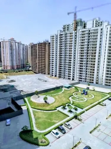 Нойда: Entire Studio Apt/Suite near Mall/Metro/ExpoMart