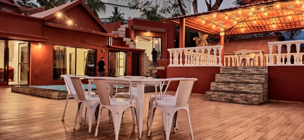Мумбаи: Villa 406, Dr Wade with Private Pool and Gazebo in Royal Palms Mumbai