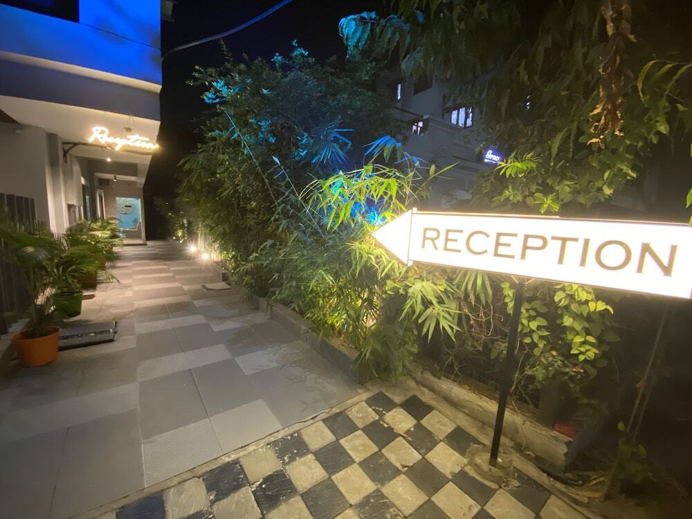 Индаур: Hotel Mumbai House LIG Behind CHL Hospital