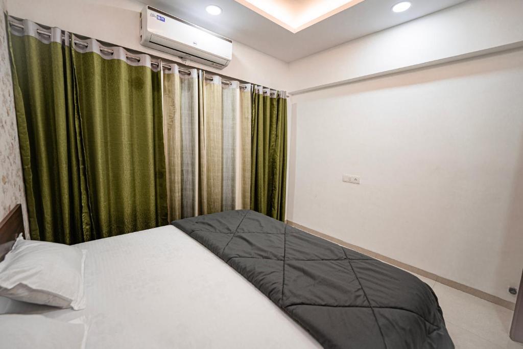 Индаур: 16th Floor 2BHK Fully Furnished Service Apartment