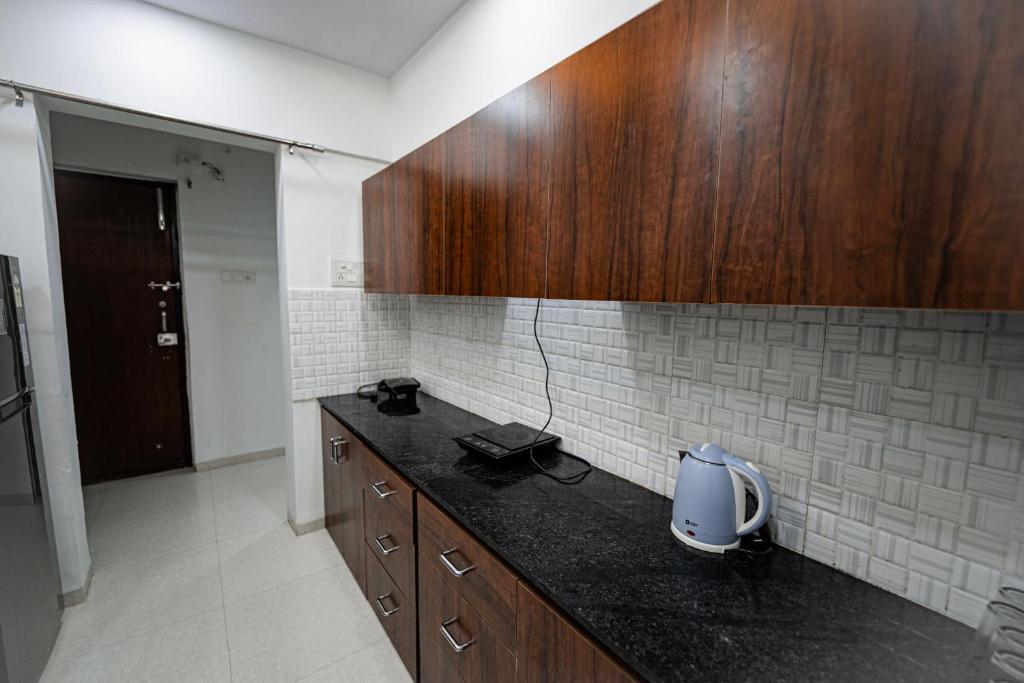 Индаур: 16th Floor 2BHK Fully Furnished Service Apartment