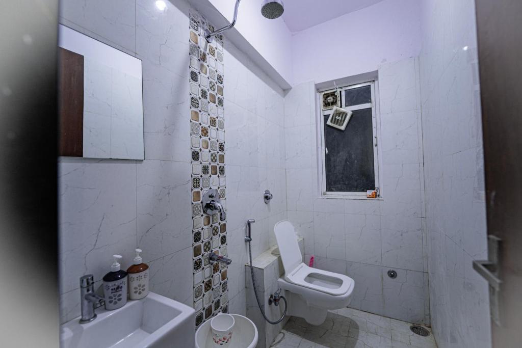 Индаур: 16th Floor 2BHK Fully Furnished Service Apartment