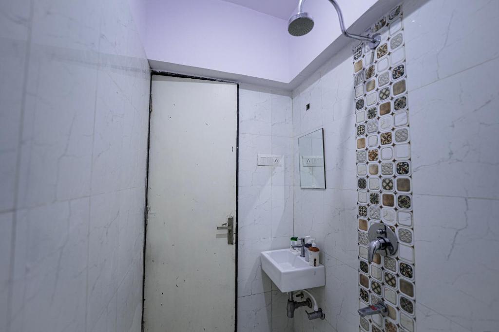 Индаур: 16th Floor 2BHK Fully Furnished Service Apartment