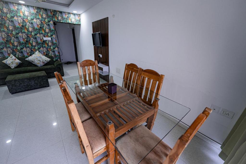 Индаур: 16th Floor 2BHK Fully Furnished Service Apartment
