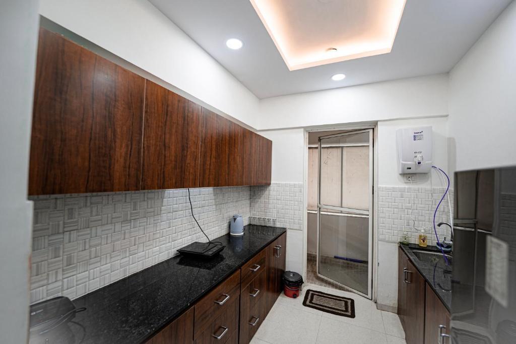 Индаур: 16th Floor 2BHK Fully Furnished Service Apartment