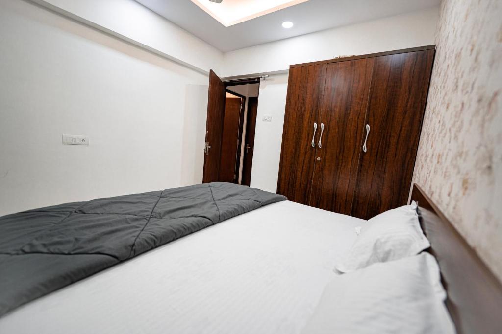 Индаур: 16th Floor 2BHK Fully Furnished Service Apartment