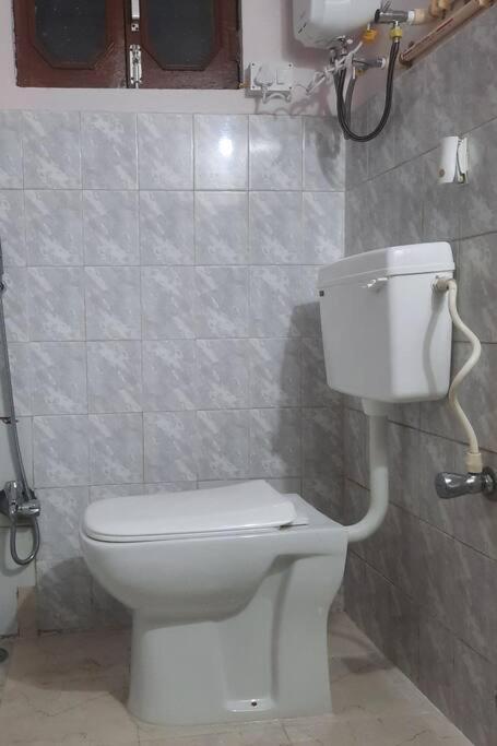 Лакхнау: 2Bhk Airport 5Km ,Railway Station 5Km