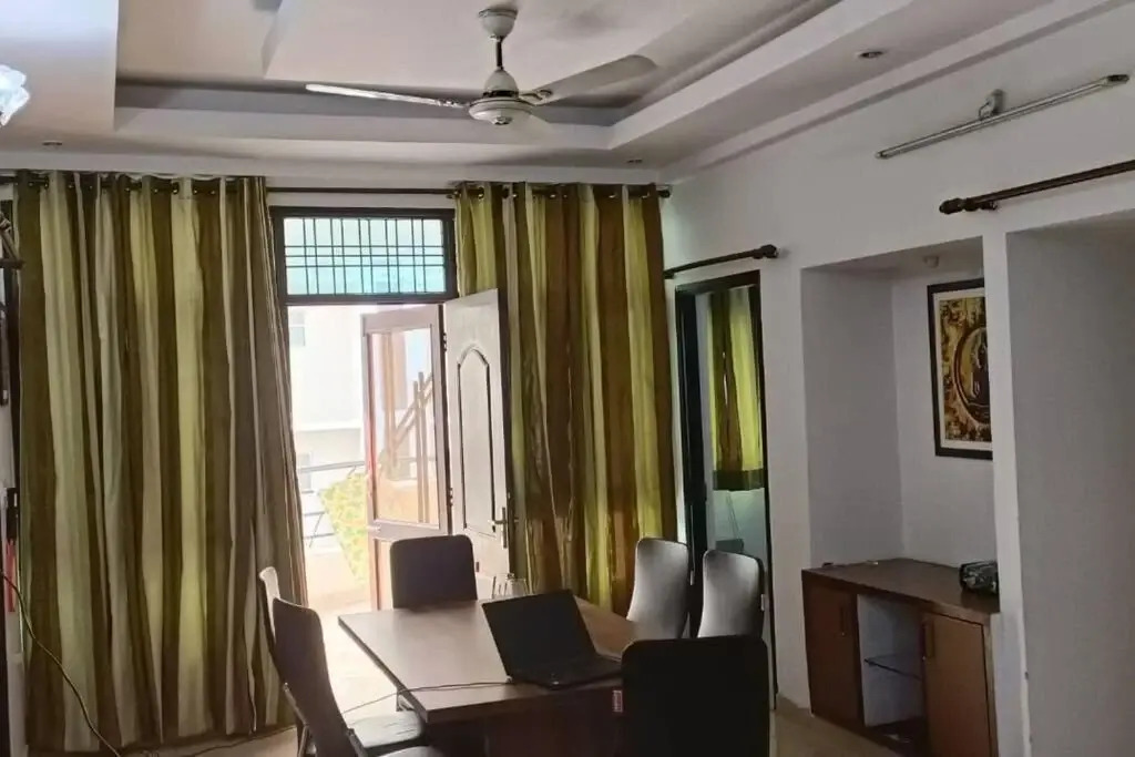 Лакхнау: 3 BHK In VIPArea, Hazrat Ganj, Lucknow
