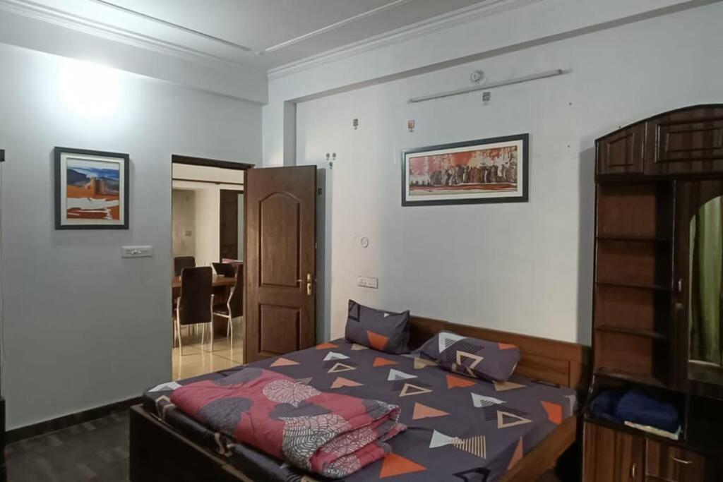 Лакхнау: 3 BHK In VIPArea, Hazrat Ganj, Lucknow