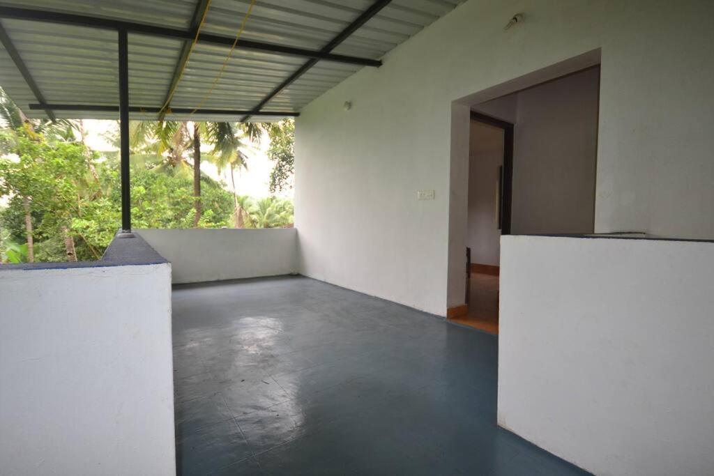 Южный Гоа: Riverside two-bedroom cottage with patio