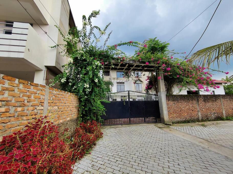 Гувахати: HAPPYHOME - a spacious homestay with self cooking facility
