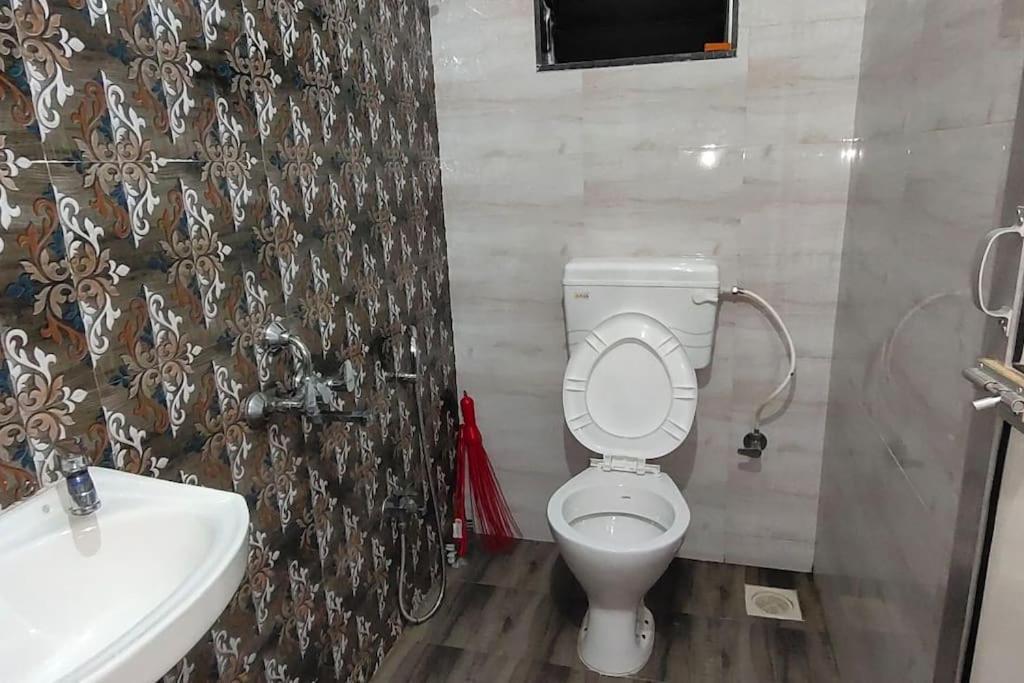 Лонавала: HILL VIEW RESIDENCE ROOM No 3