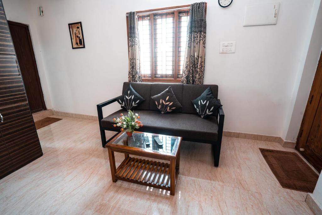Тирупати: Mahasri Homestays Fully Furnished 2BHK & 1BHK Apartments