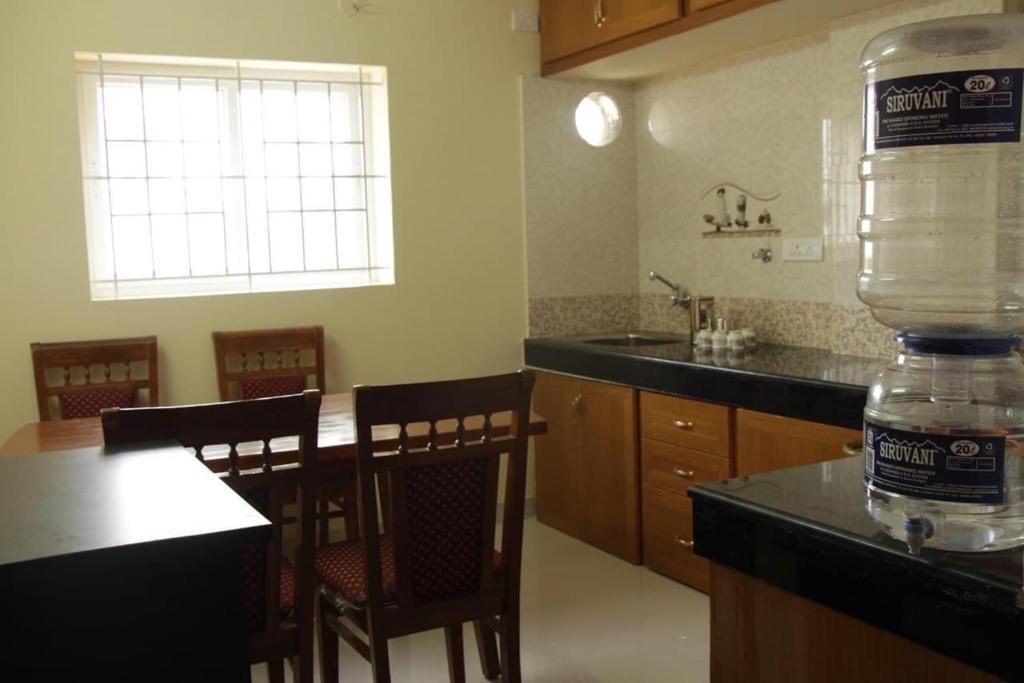 Коимбатур: Baba house service apartment