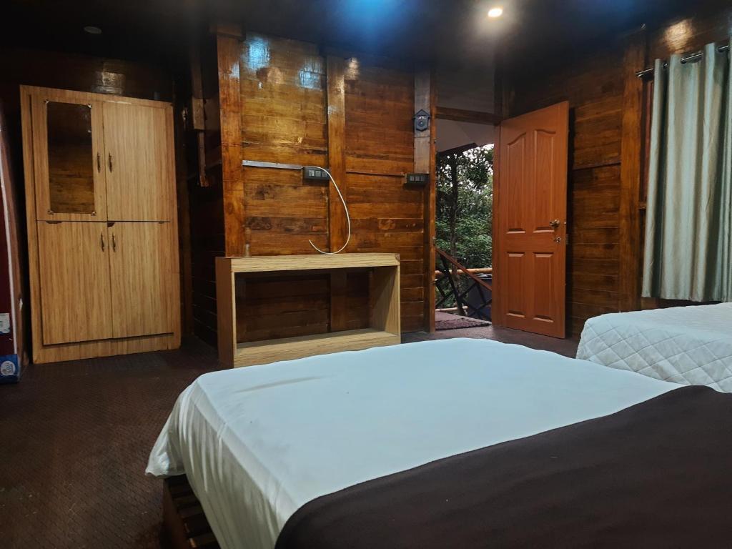 Рамаккалмеду: Mountainmist wooden cottages