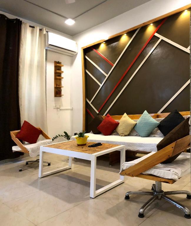 Большая Нойда: House 44 2BHK