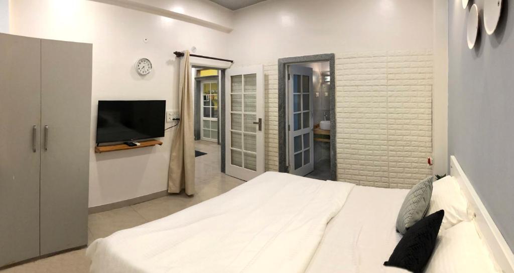 Большая Нойда: House 44 2BHK