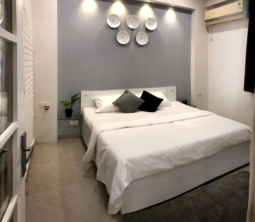 Большая Нойда: House 44 2BHK