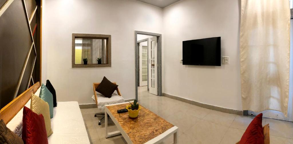 Большая Нойда: House 44 2BHK
