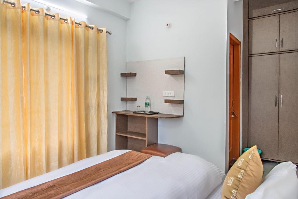 Дхарампур: 3 BHK Serviced Apartment Toy Train Lawn Kasauli