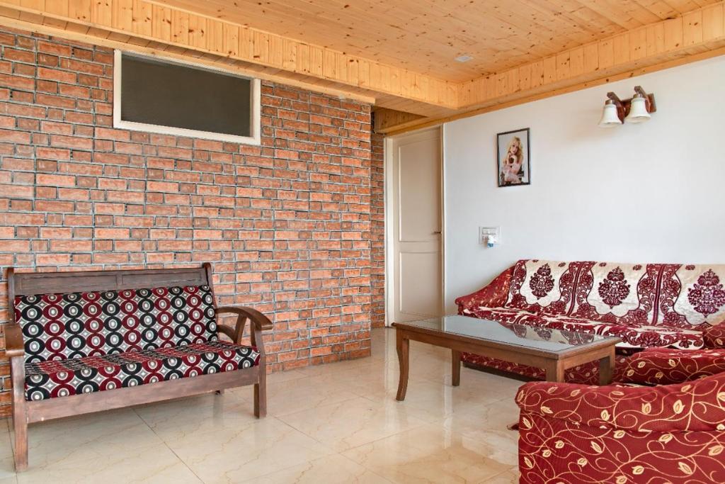 3 BHK Serviced Apartment Toy Train Lawn Kasauli — фото 3