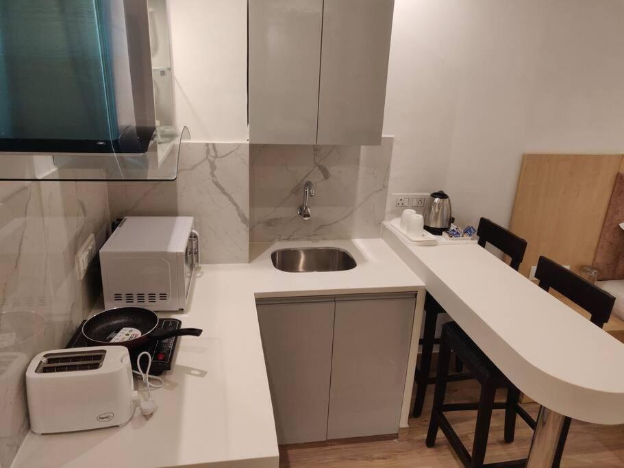 Lovely Studio apartment 1-bedroom with small kitchen and pool — фото 3