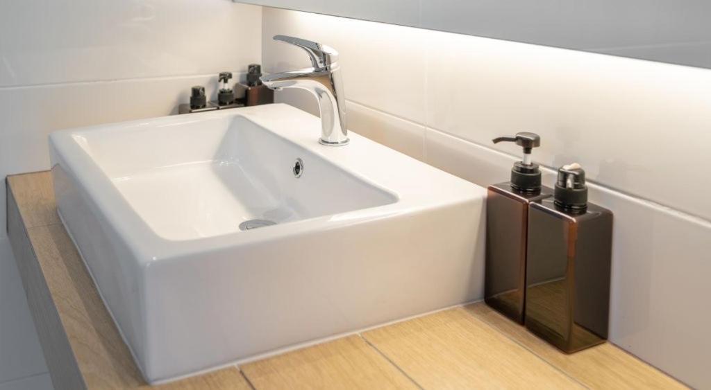 Нойда: Geneva Classic Apartment With Wifi, Panoramic View