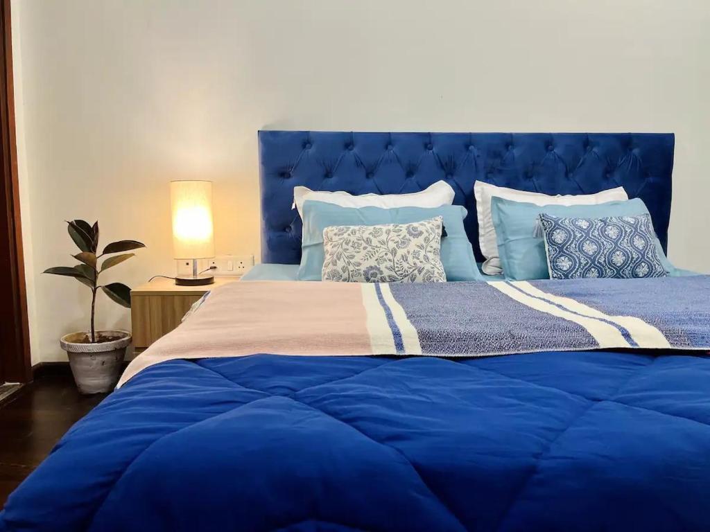 Нойда: Geneva Classic Apartment With Wifi, Panoramic View