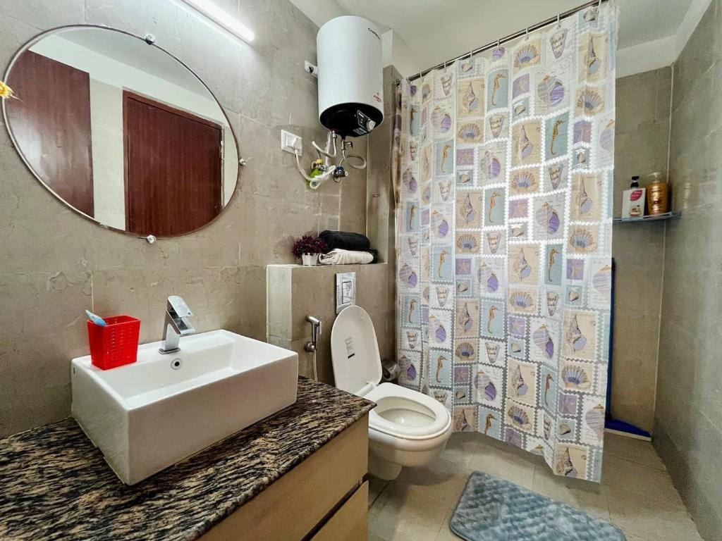 Нойда: Geneva Classic Apartment With Wifi, Panoramic View