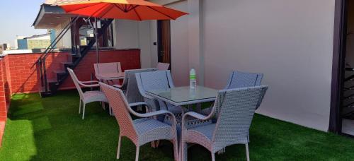 Индаур: Stay10 Studio Apartments