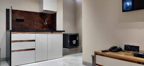 Индаур: Stay10 Studio Apartments