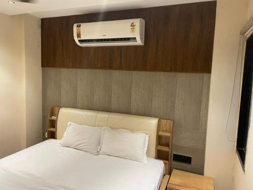 Индаур: Stay10 Studio Apartments