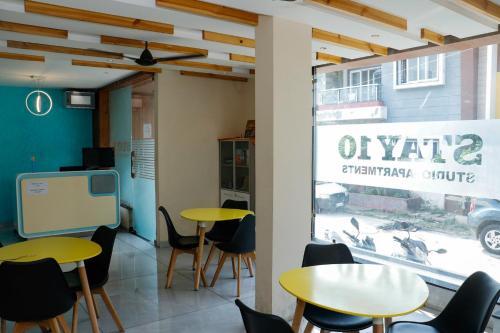 Индаур: Stay10 Studio Apartments