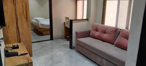 Индаур: Stay10 Studio Apartments
