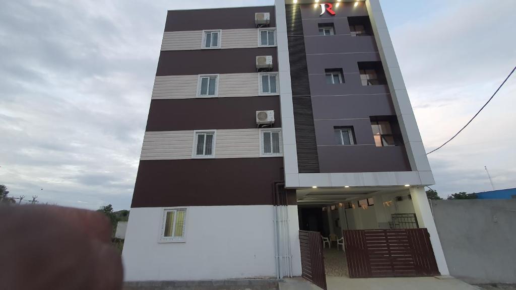Коимбатур: Jr Service Apartment Hotel