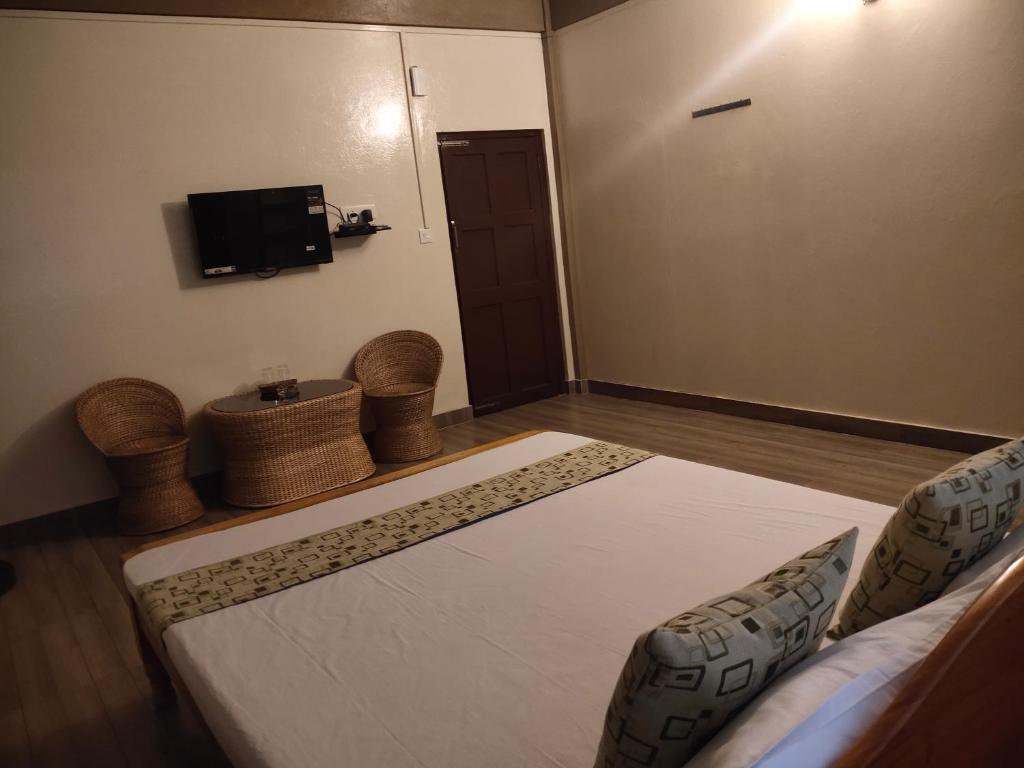 Шиллонг: F N Guest House