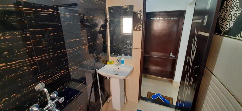 Гувахати: THE PALM SUITES , Luxury Rooms Suites INCREDIBLE NORTHEAST TOURISM
