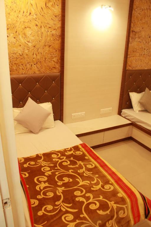 Вапи: Hotel Skylark