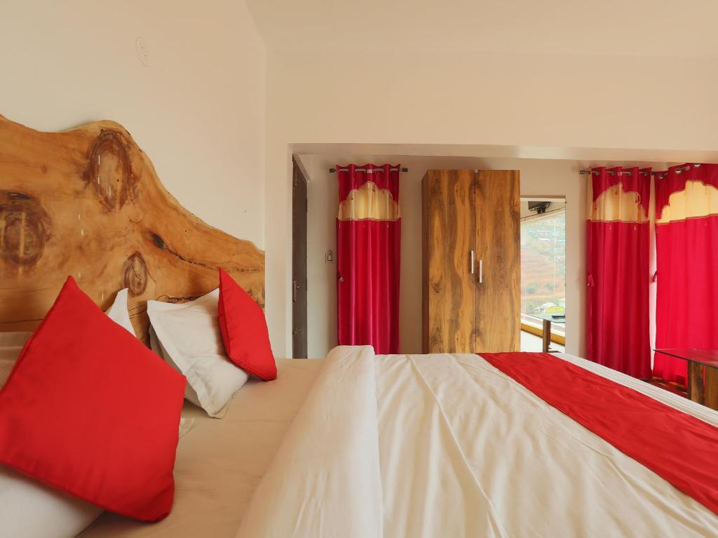 Ути: Sunset Valley Holiday Inn
