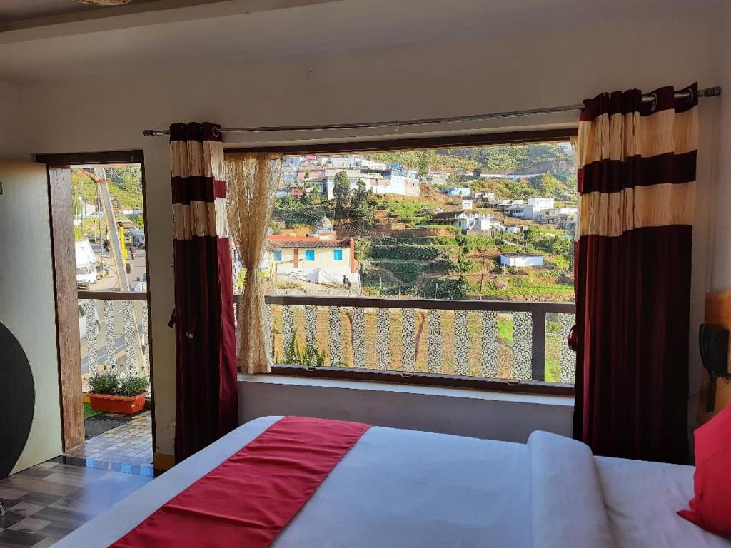 Ути: Sunset Valley Holiday Inn