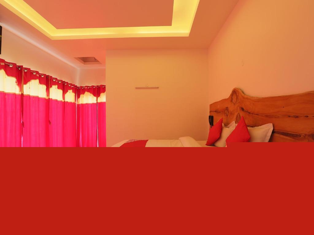 Ути: Sunset Valley Holiday Inn