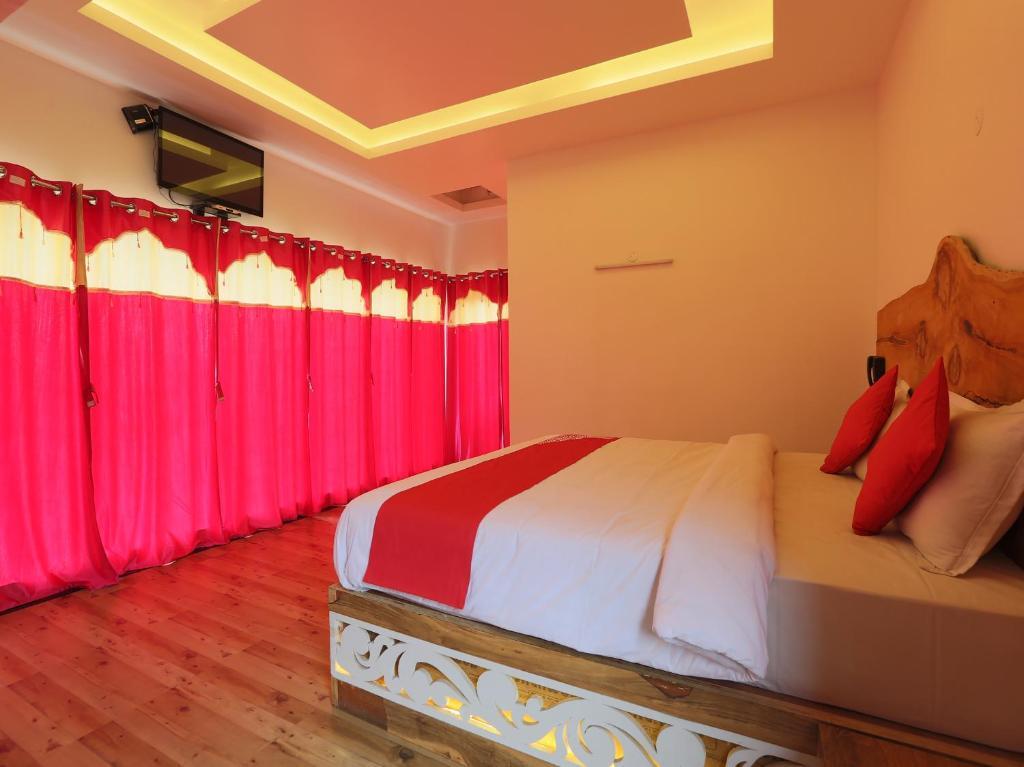 Ути: Sunset Valley Holiday Inn