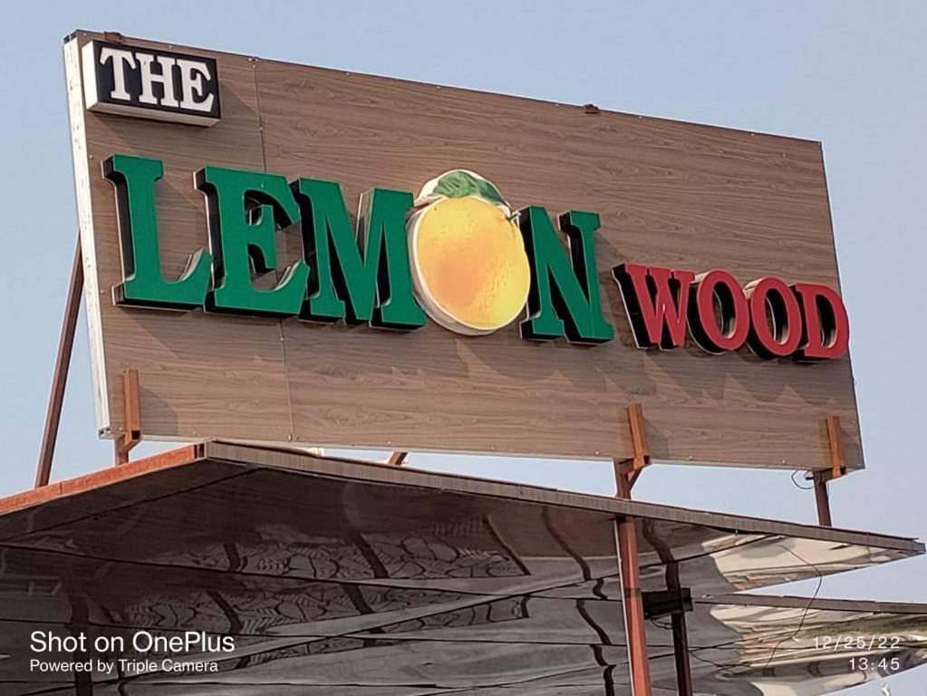Лакхнау: The Lemon Wood