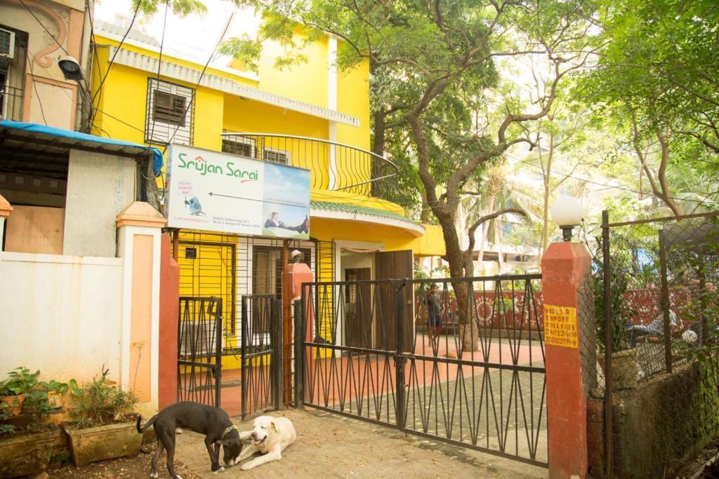 Мумбаи: Srujan Sarai Service Apartment