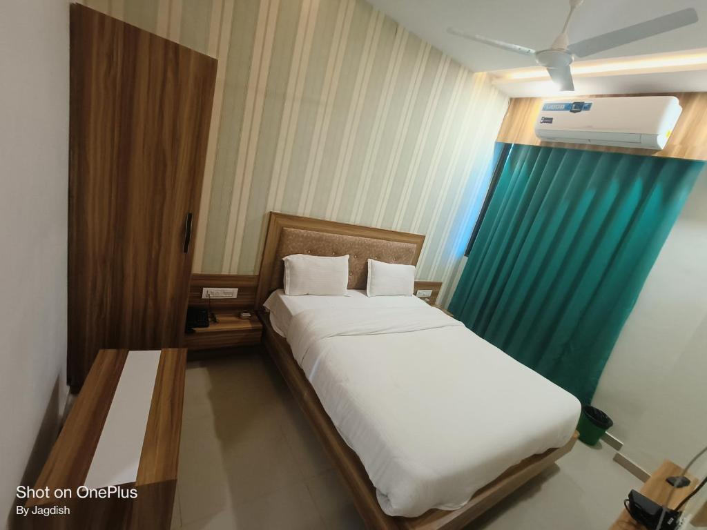 Гандхинагар: Hotel Asopalav