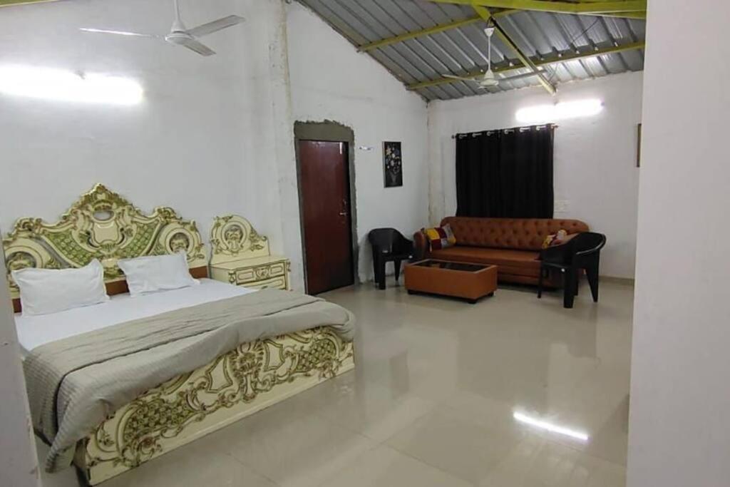Лонавала: Hill View Residence Room no 7 Top floor City Homes